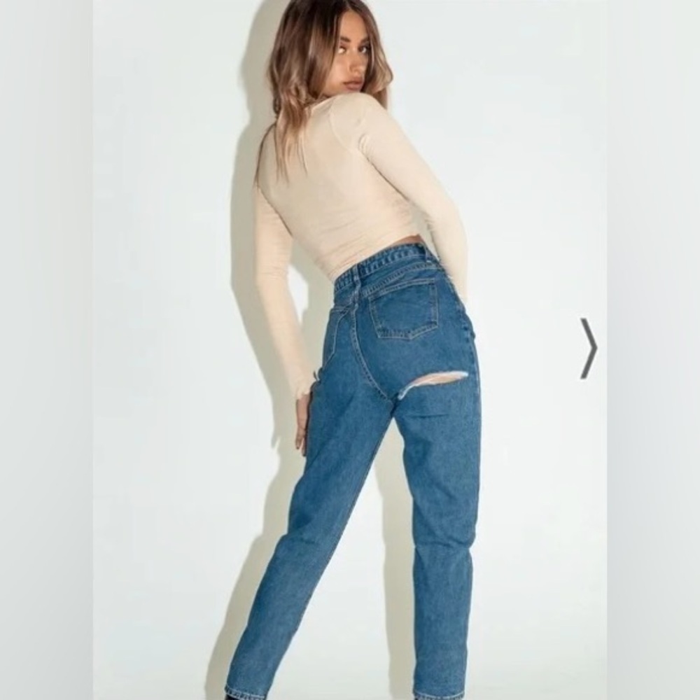 NWT Princess Polly Bella Mom Jeans Butt Rip in Mid Wash Size 6 Women’s Denim